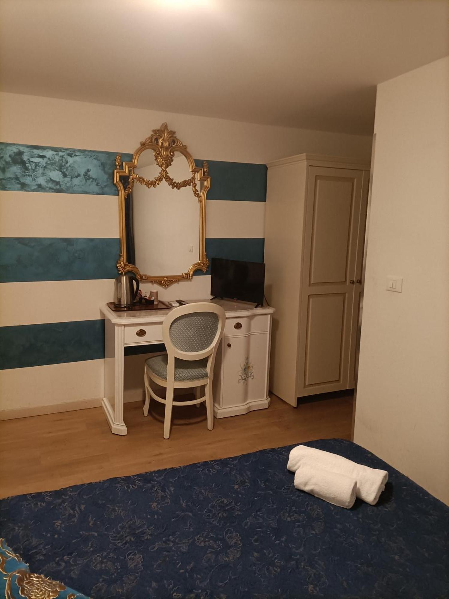 Palazzo Lion Morosini - Check In Presso Locanda Ai Santi Apostoli เวนิส ภายนอก รูปภาพ