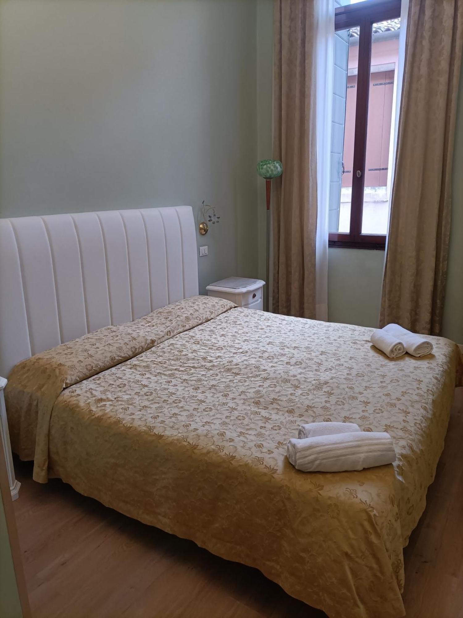 Palazzo Lion Morosini - Check In Presso Locanda Ai Santi Apostoli เวนิส ภายนอก รูปภาพ