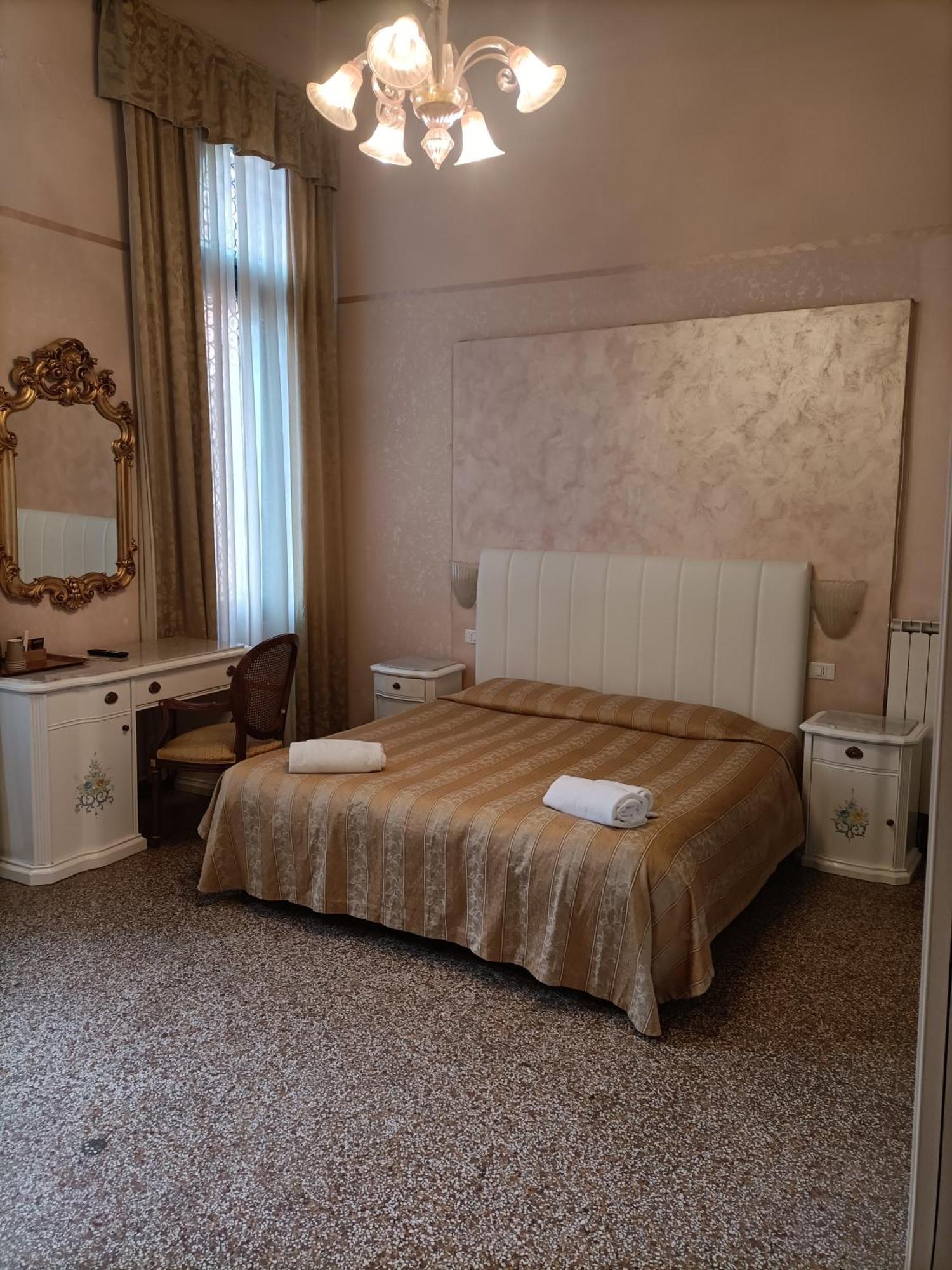 Palazzo Lion Morosini - Check In Presso Locanda Ai Santi Apostoli เวนิส ภายนอก รูปภาพ