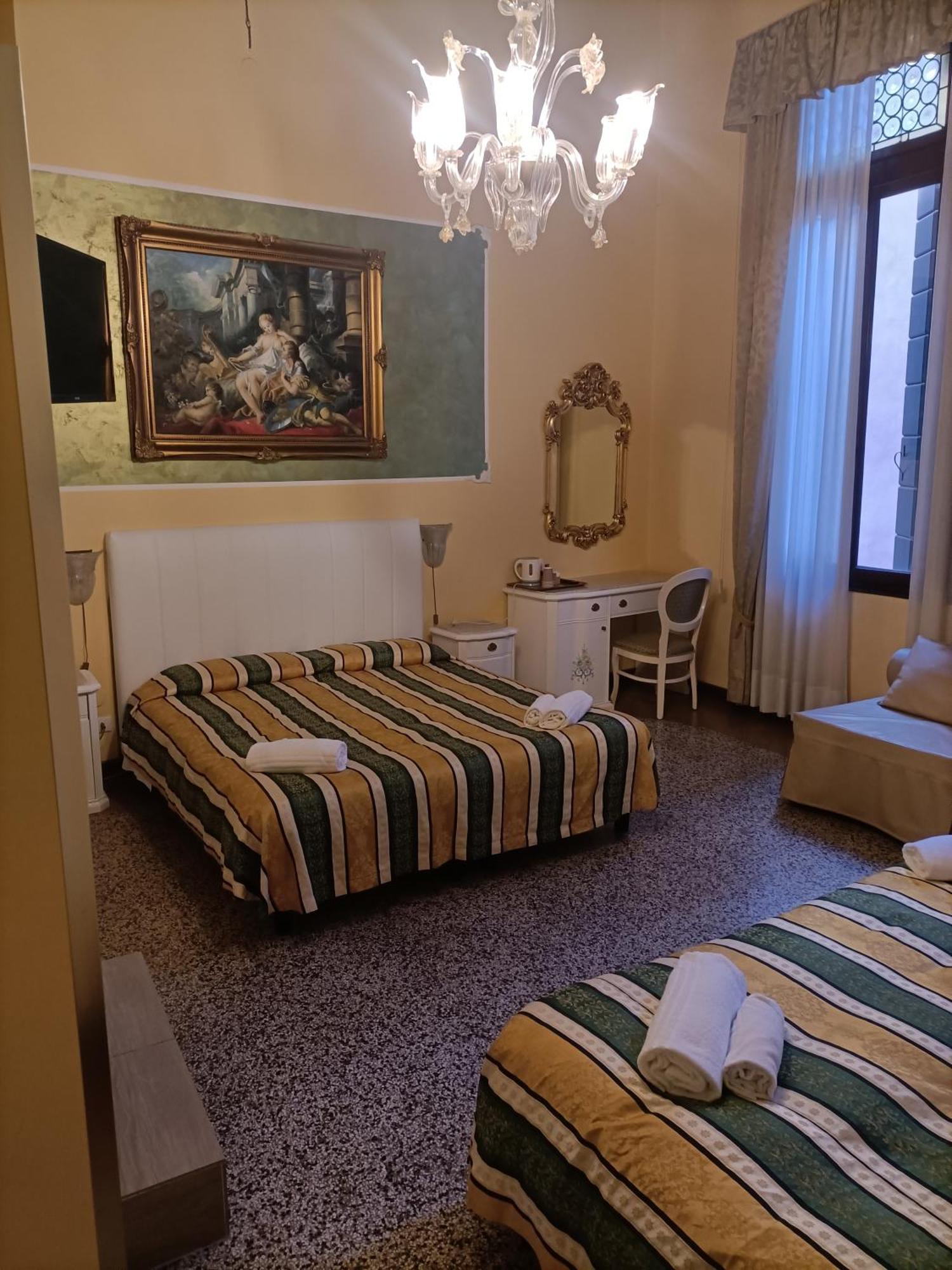 Palazzo Lion Morosini - Check In Presso Locanda Ai Santi Apostoli เวนิส ภายนอก รูปภาพ