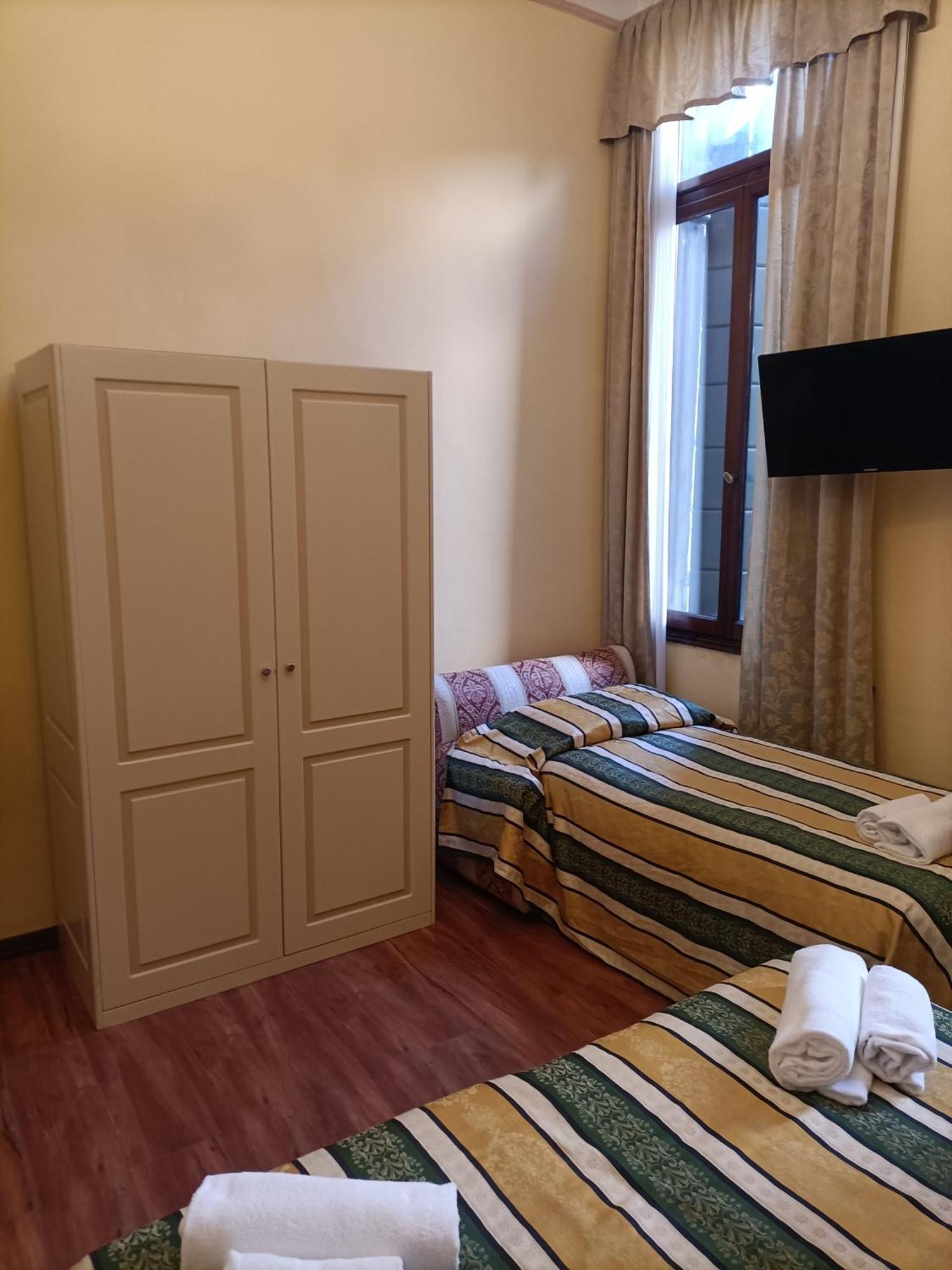 Palazzo Lion Morosini - Check In Presso Locanda Ai Santi Apostoli เวนิส ภายนอก รูปภาพ