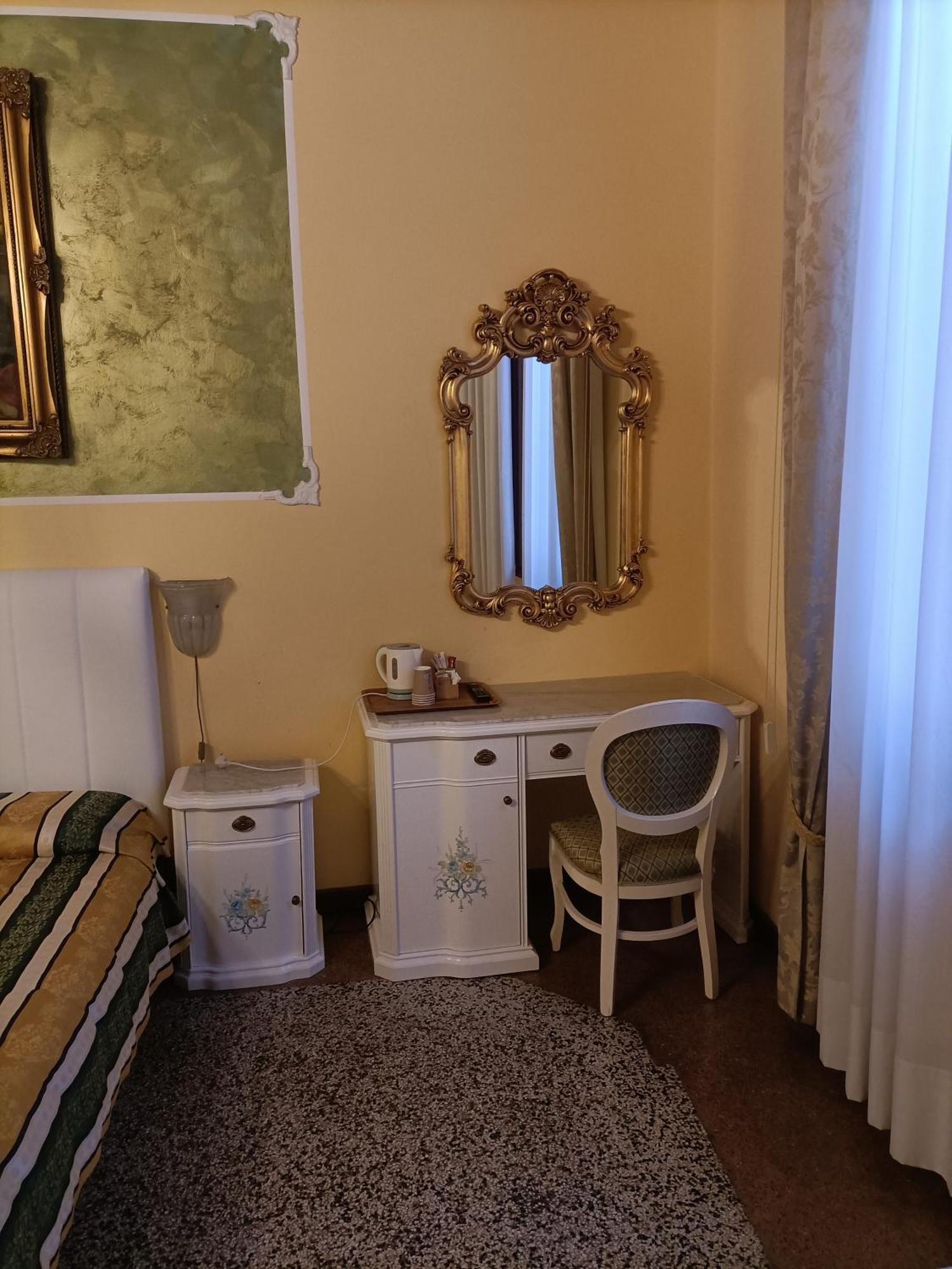 Palazzo Lion Morosini - Check In Presso Locanda Ai Santi Apostoli เวนิส ภายนอก รูปภาพ