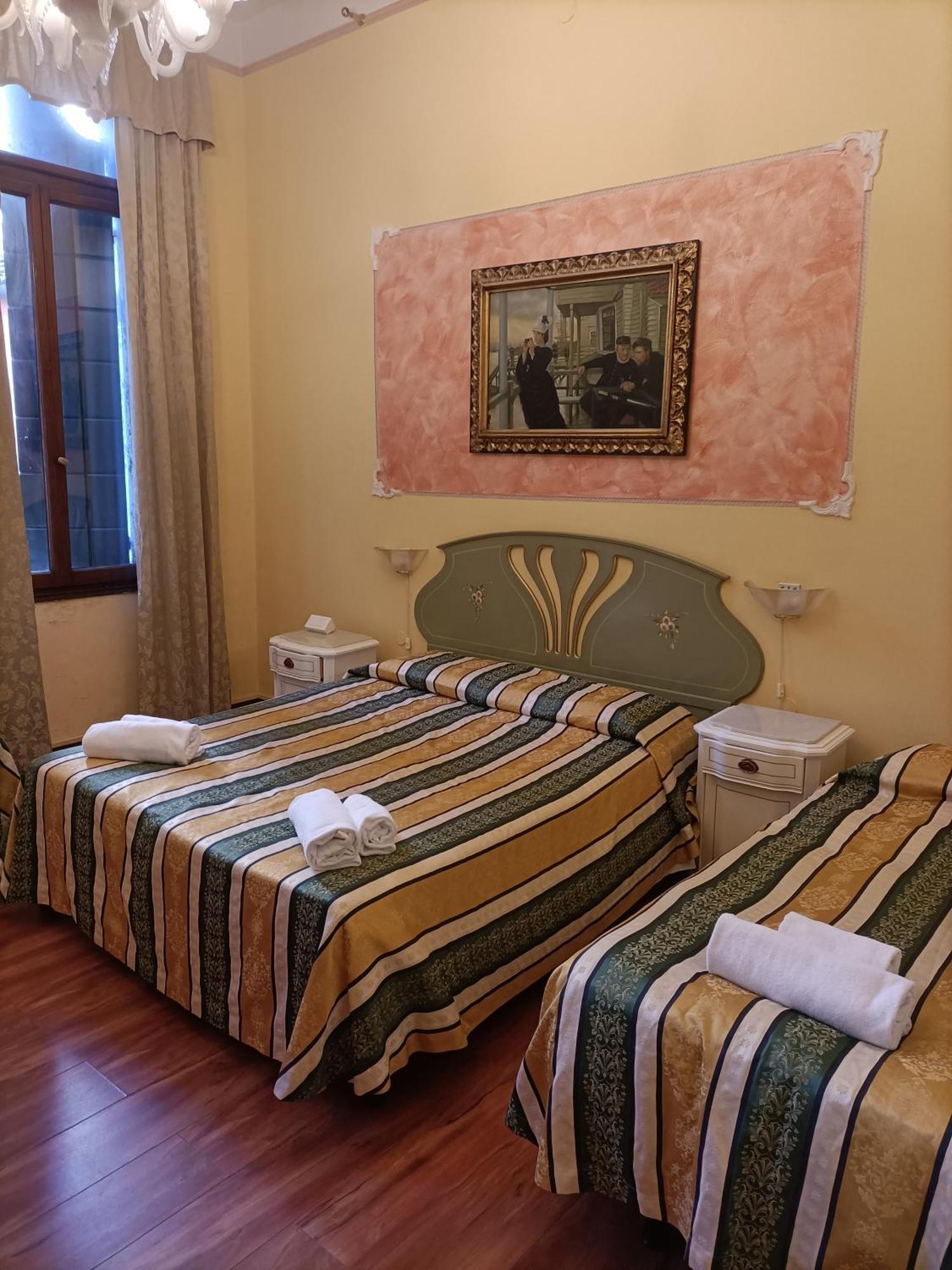 Palazzo Lion Morosini - Check In Presso Locanda Ai Santi Apostoli เวนิส ภายนอก รูปภาพ